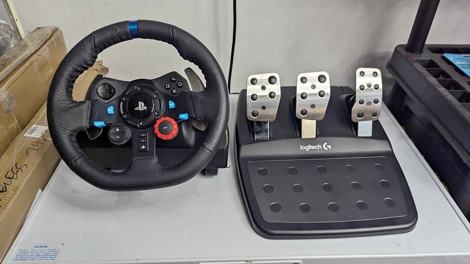 Logitech G29 Driving Force Racing Wheel