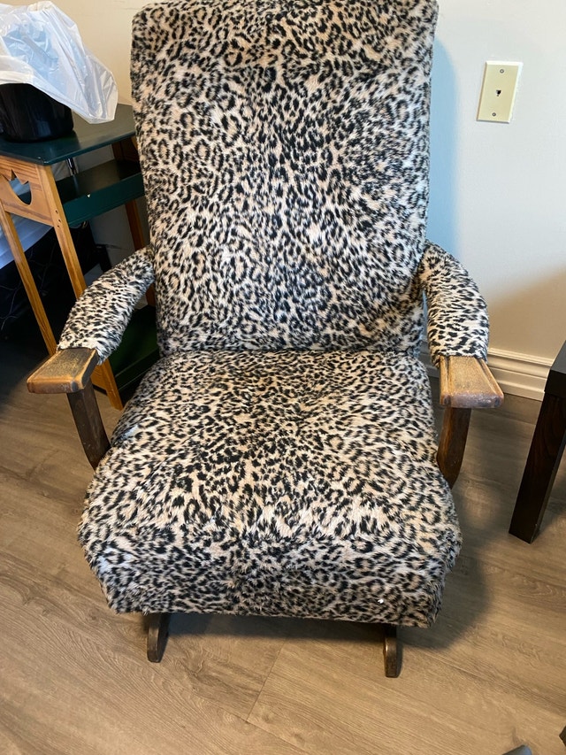 Leopard Chair MOVING SALE $20 - photo 2