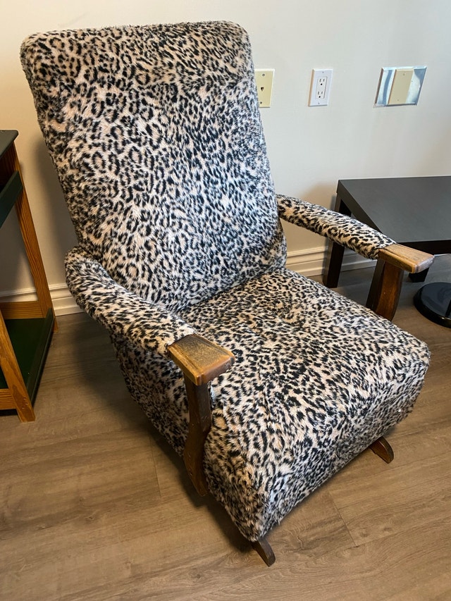 Leopard Chair MOVING SALE $20 - photo 3