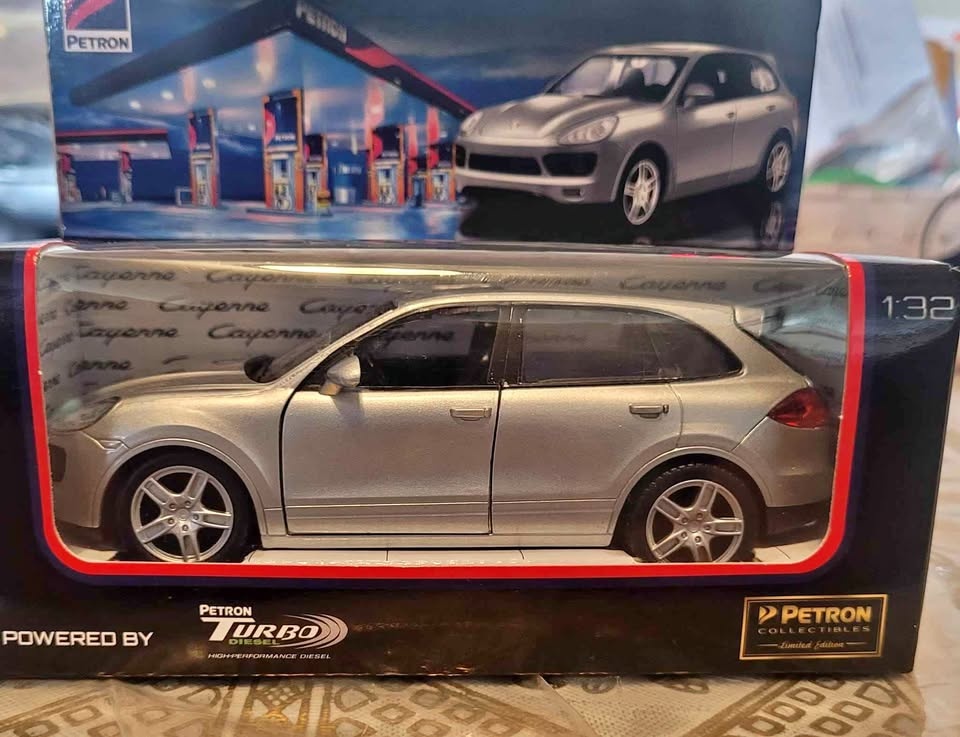 Petron Collectibles Porsche Cayenne BNIB 🏆