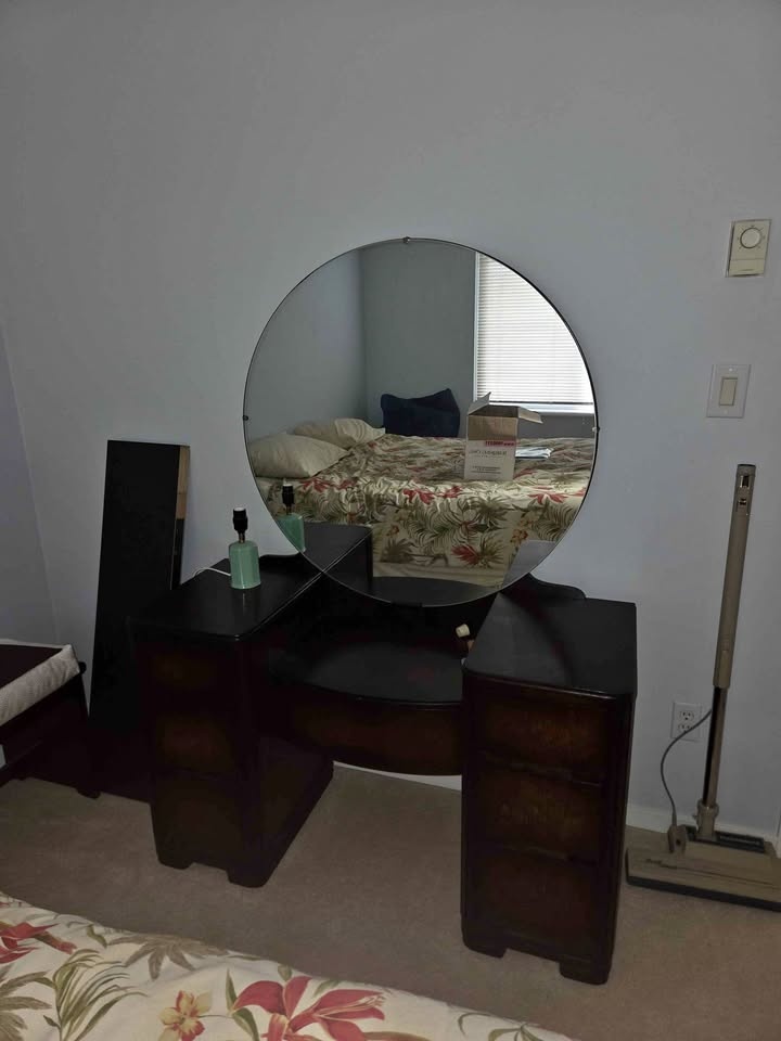 5 drawer unit, makeup desk, night stand