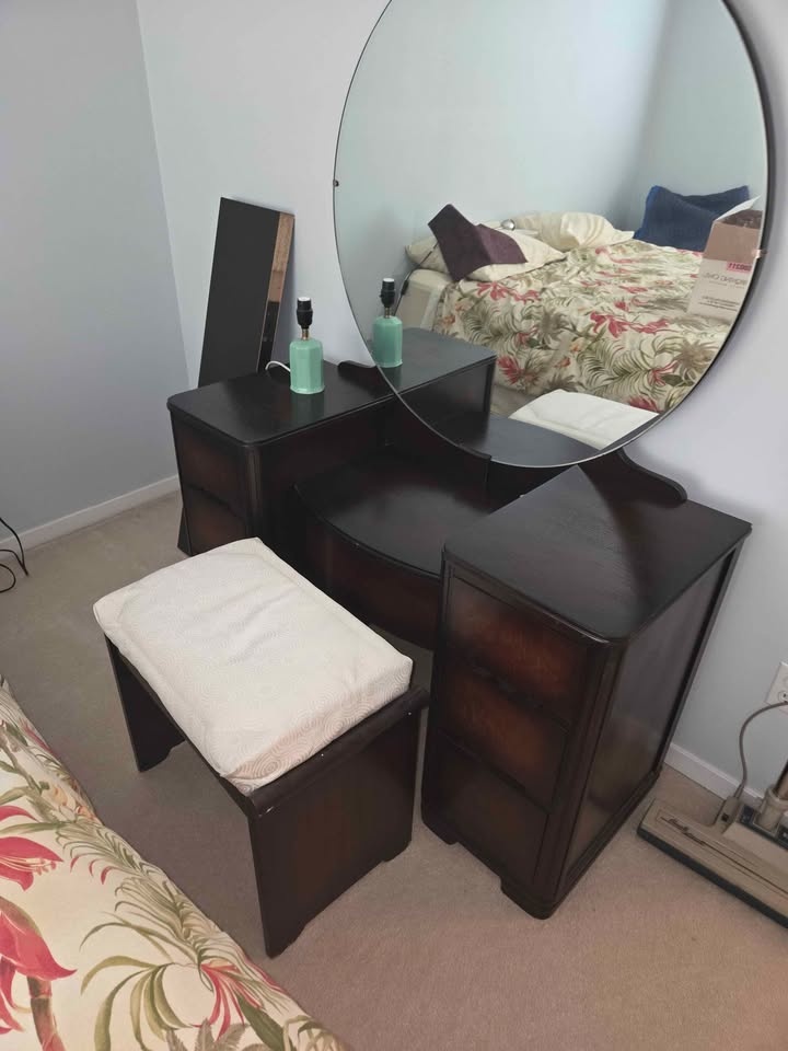 5 drawer unit, makeup desk, night stand - photo 2