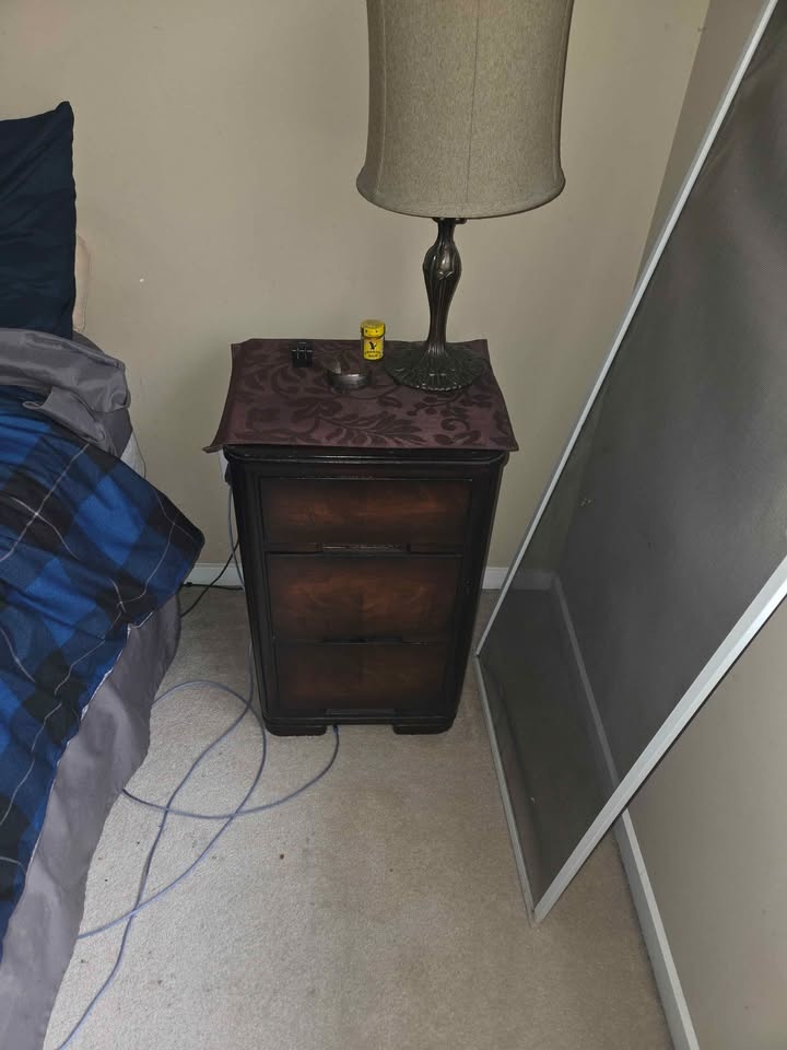 5 drawer unit, makeup desk, night stand - photo 3