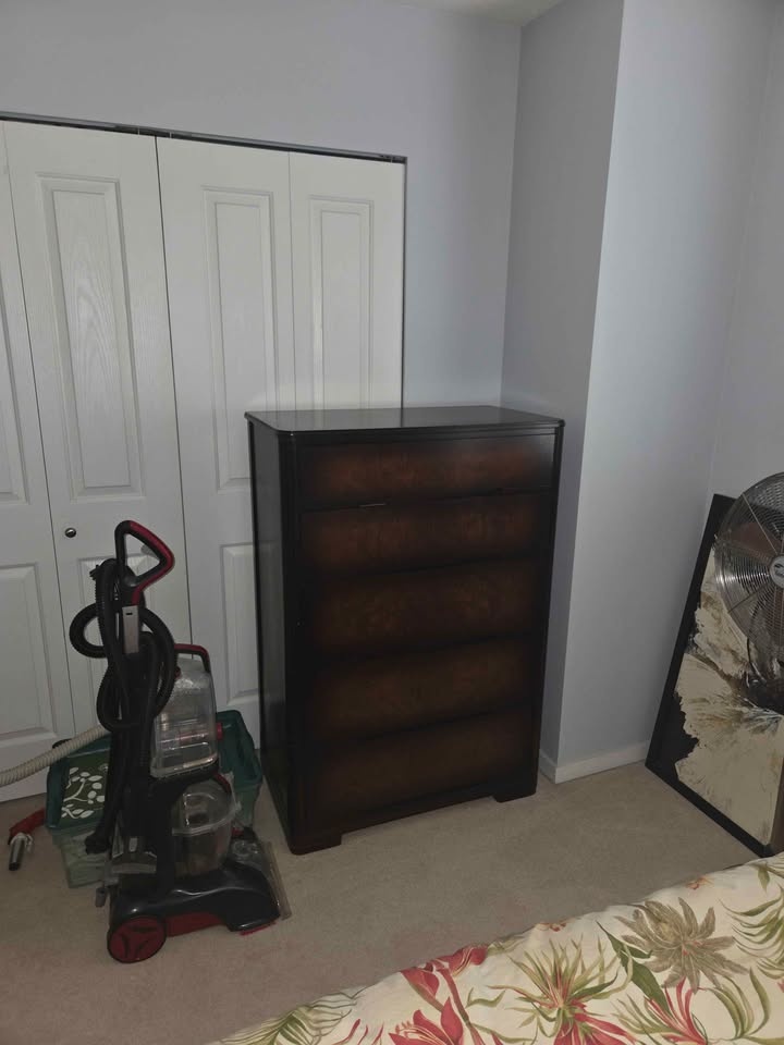 5 drawer unit, makeup desk, night stand - photo 4