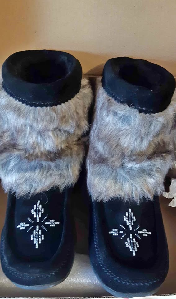 Womens Winter Boots Size 6 BNIB WATERPROOF 🏆