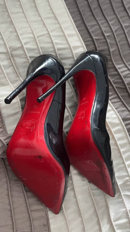 Christian Louboutin (so Kate) Black Patent Stilettos - photo 3