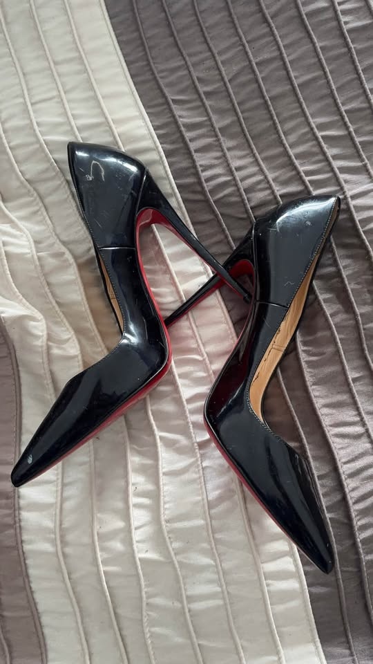 Christian Louboutin (so Kate) Black Patent Stilettos - photo 4