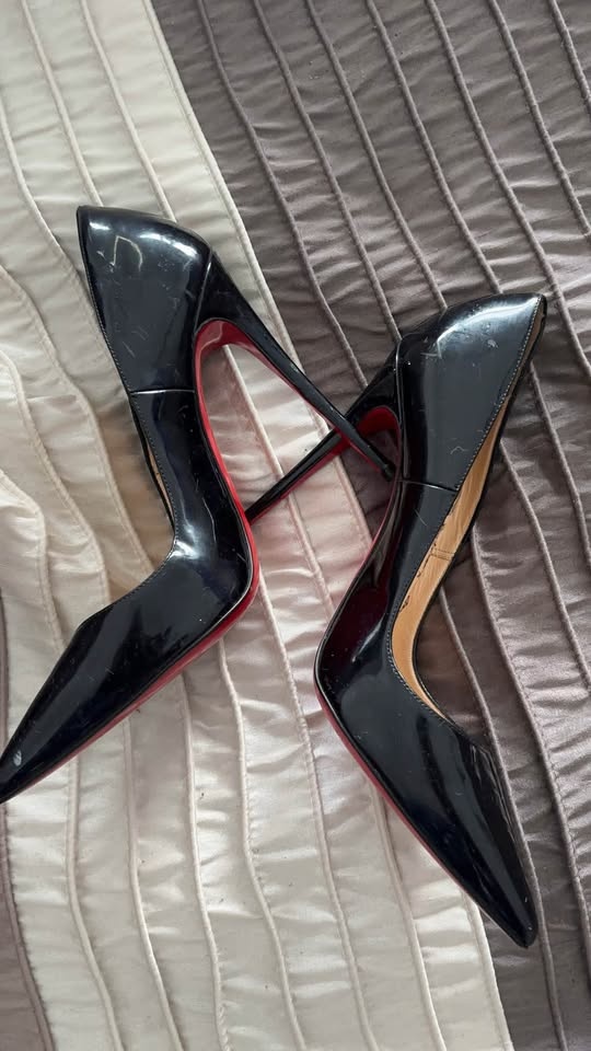 Christian Louboutin (so Kate) Black Patent Stilettos - photo 5