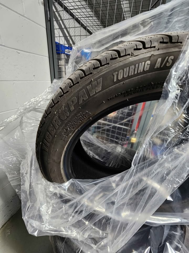 Uniroyal Tiger Paw Touring All Season Tires 235/50 R19 🏆 - photo 2