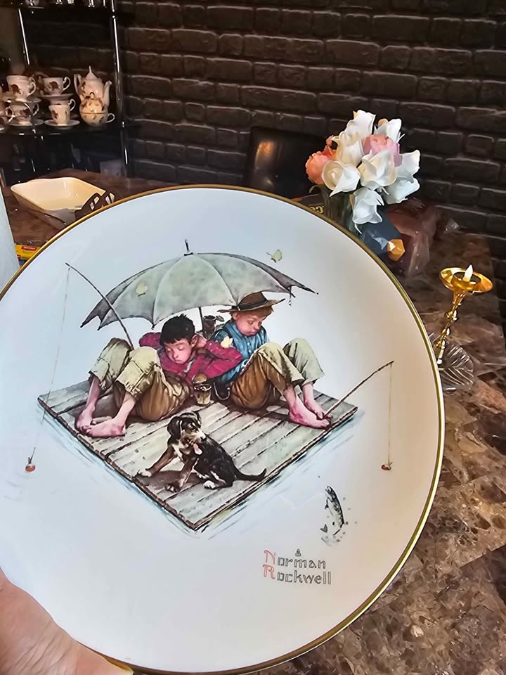 Norman Rockwell 'Fishermen's Paradise' Plate - photo 2