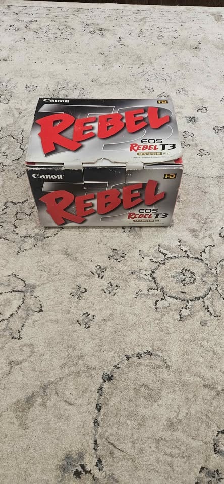 Canon Rebel t3 camera - photo 3