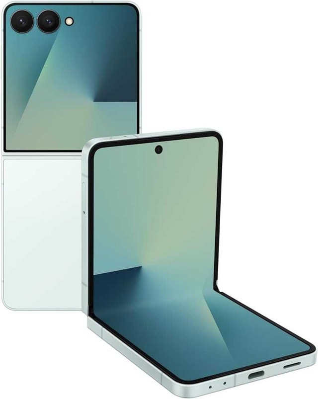 Samsung Galaxy Flip7 Mint Color Great Condition