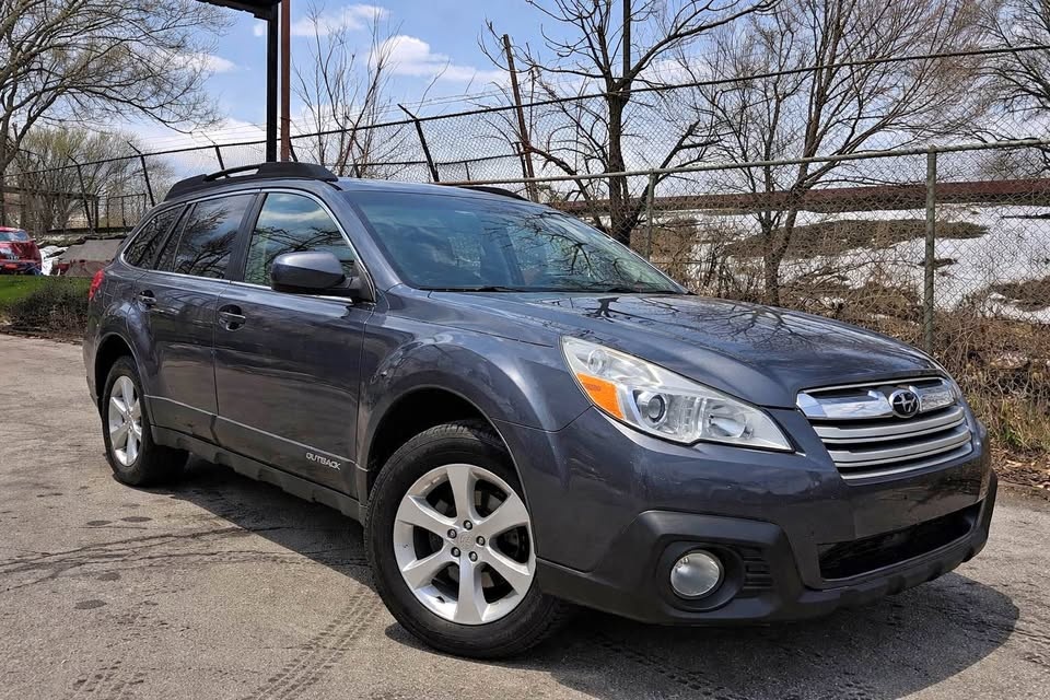 2013 Subaru Outback 2.5i Premium Wagon 4D