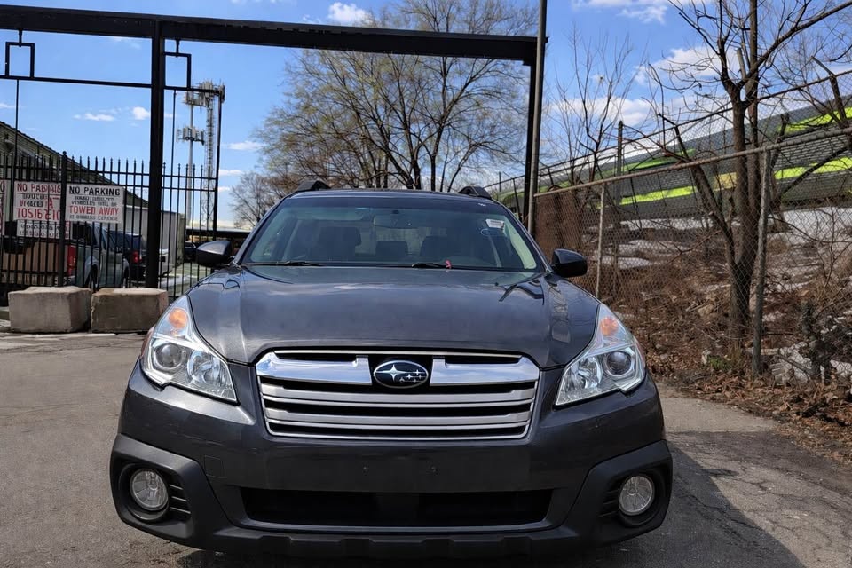 2013 Subaru Outback 2.5i Premium Wagon 4D - photo 2