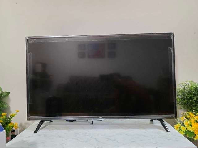 TCL 43" 4K UHD Roku Smart TV - Like New - photo 2