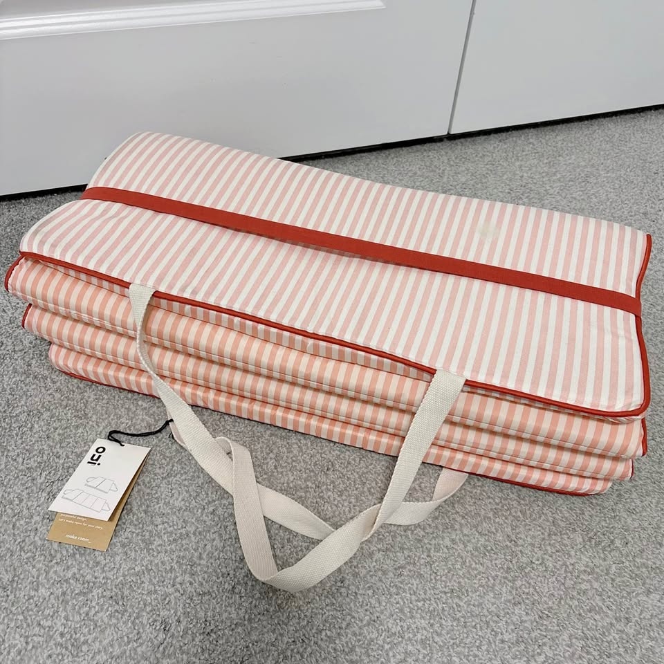 Brand new foldable lounger mat with handles 🏆