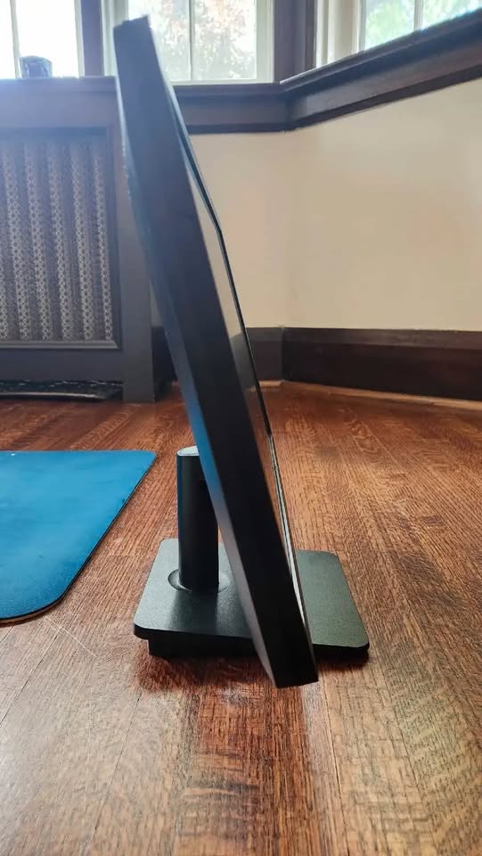 LG Monitor - photo 2