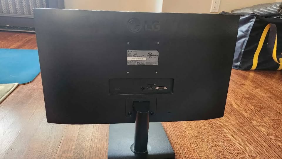 LG Monitor - photo 3