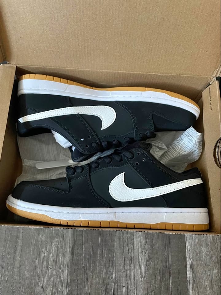 Nike SB Dunk Low Black White Gum