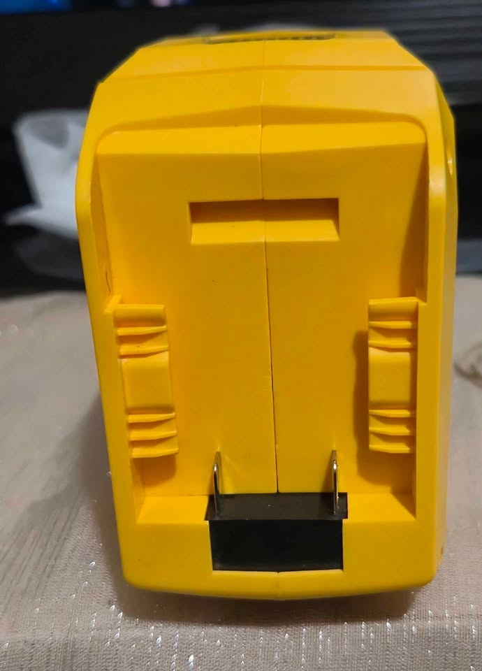 220W DeWalt 20V Battery Power Inverter - photo 5