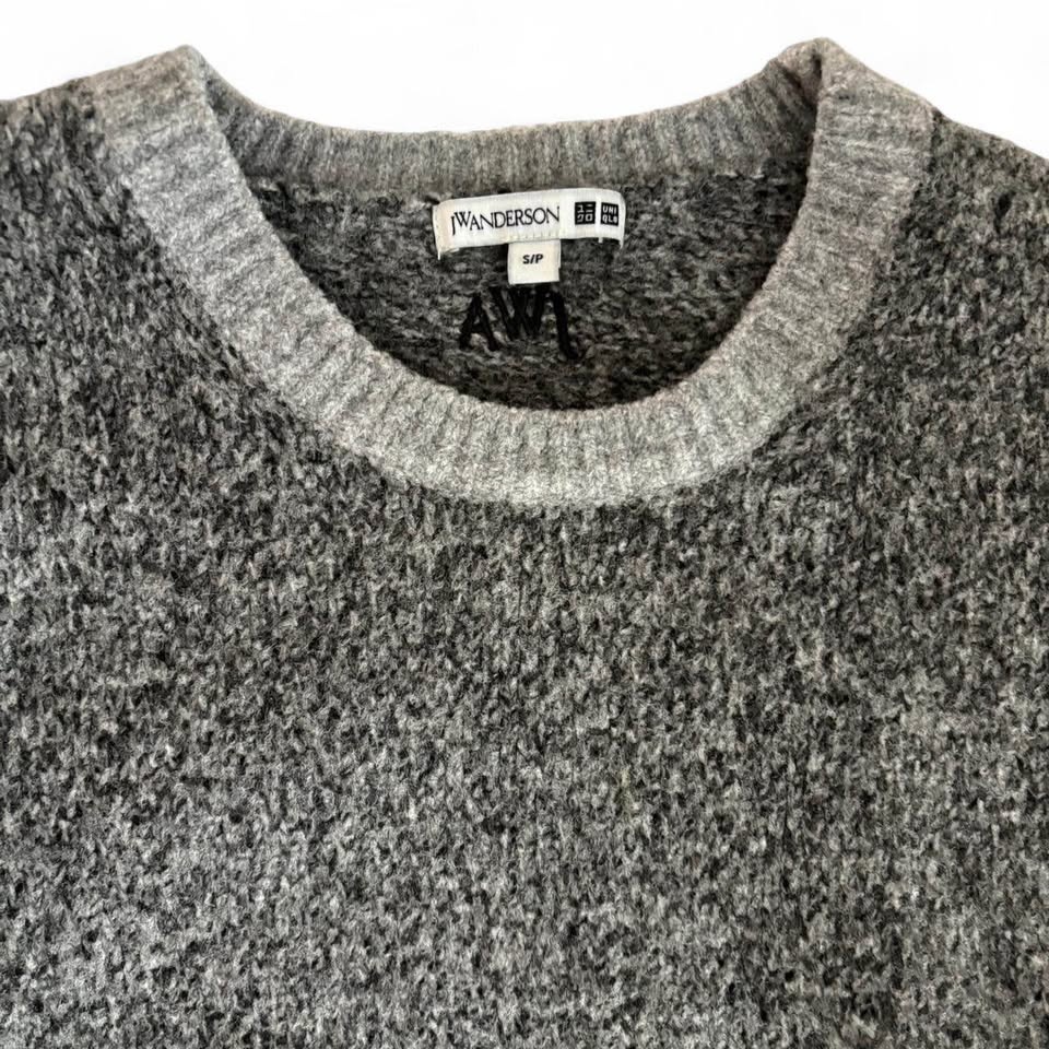 Uniqlo x JW Anderson Sweater - Gray (Size S) - photo 3