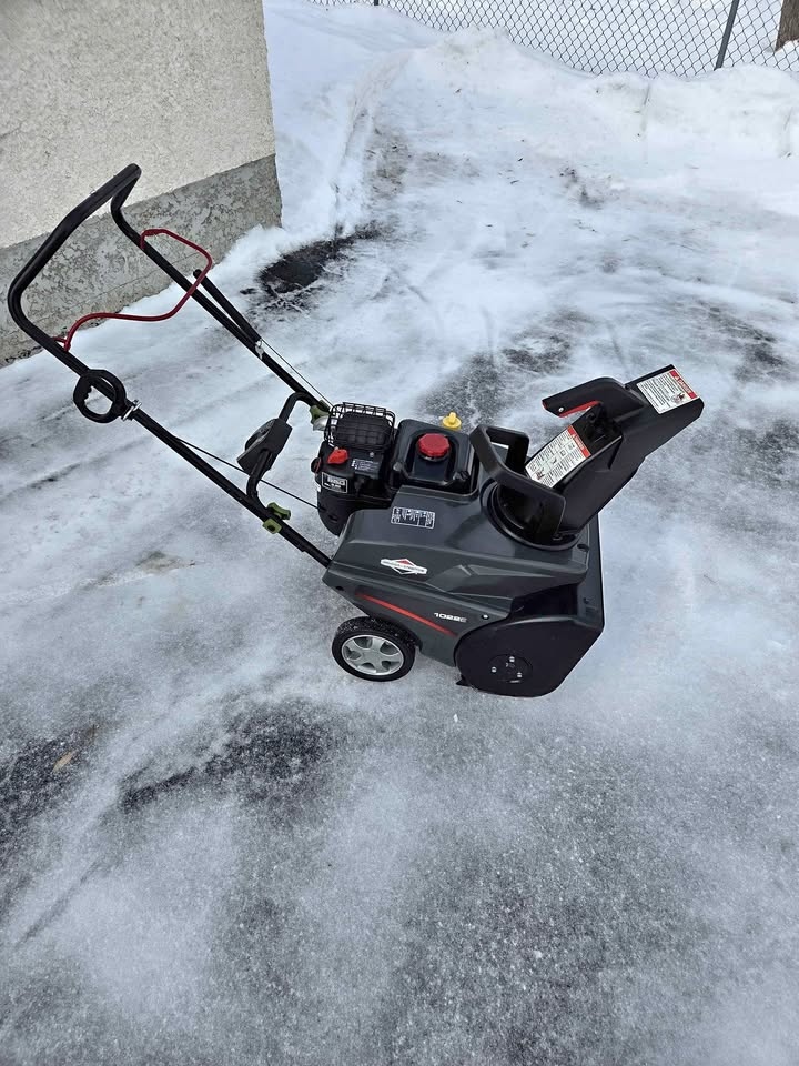 Briggs & Stratton Snowblower
