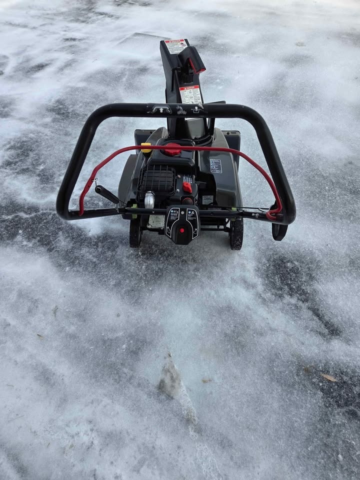 Briggs & Stratton Snowblower - photo 4