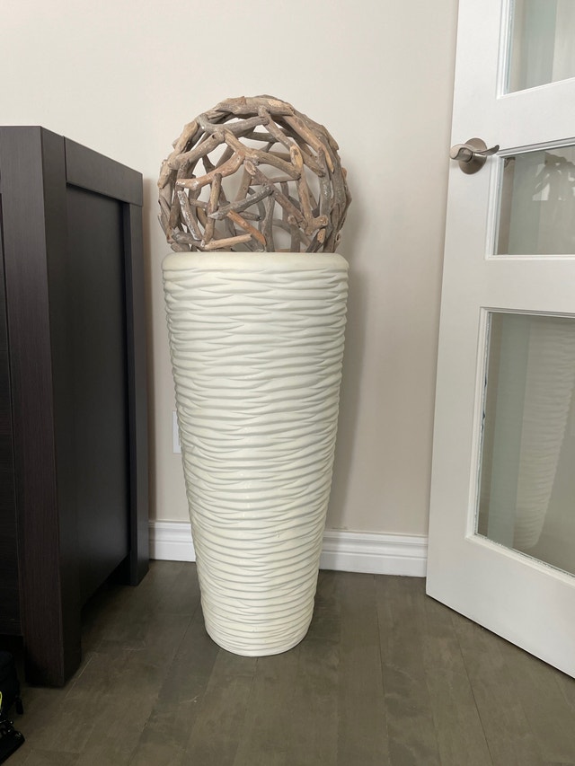 Elegant Textured Decor Vase with Sphere