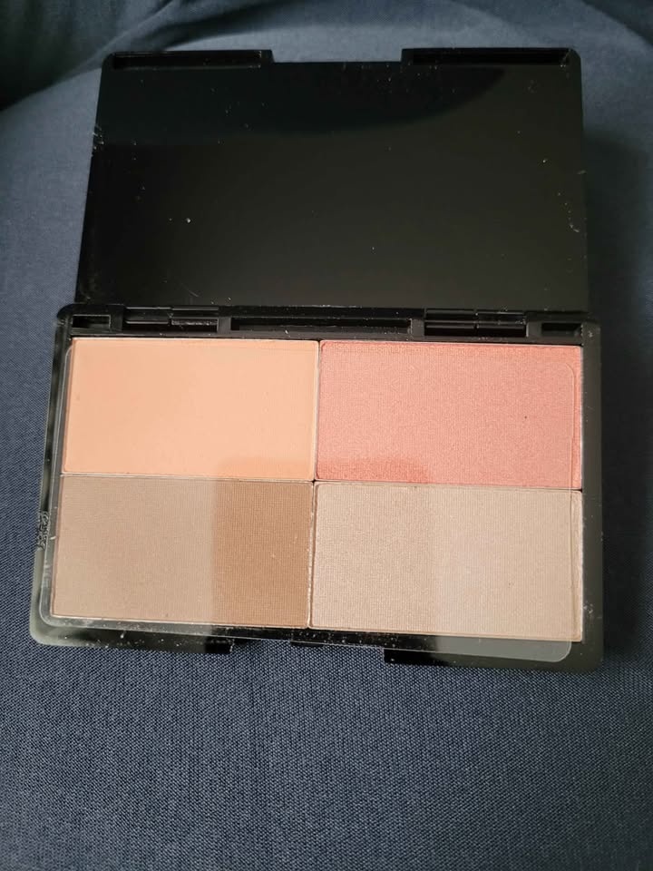 ME MAKEOVER ESSENTIALS - photo 3
