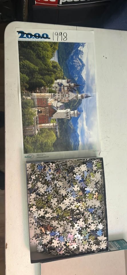 2000 Piece Castle Puzzle - Neuschwanstein - photo 5