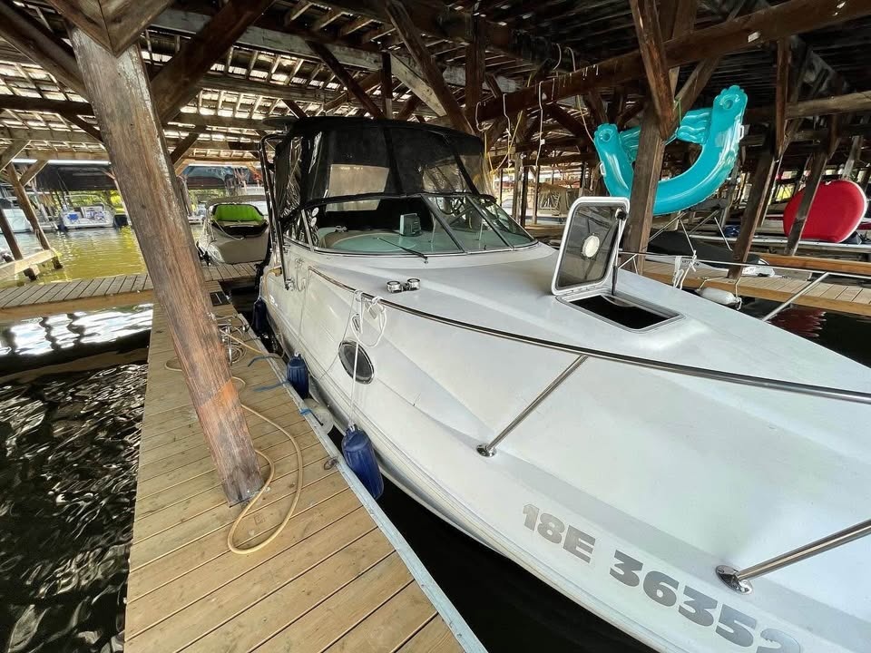 1998 Rinker Fiesta Vee 266 Boat - photo 3
