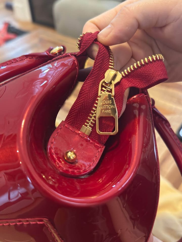 Louis Vuitton Vernis Rosewood Avenue Bag - photo 5