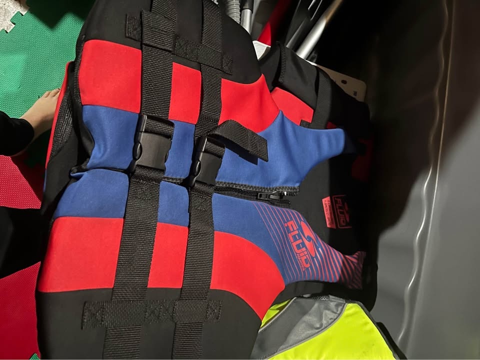 Brand new life jackets - photo 2