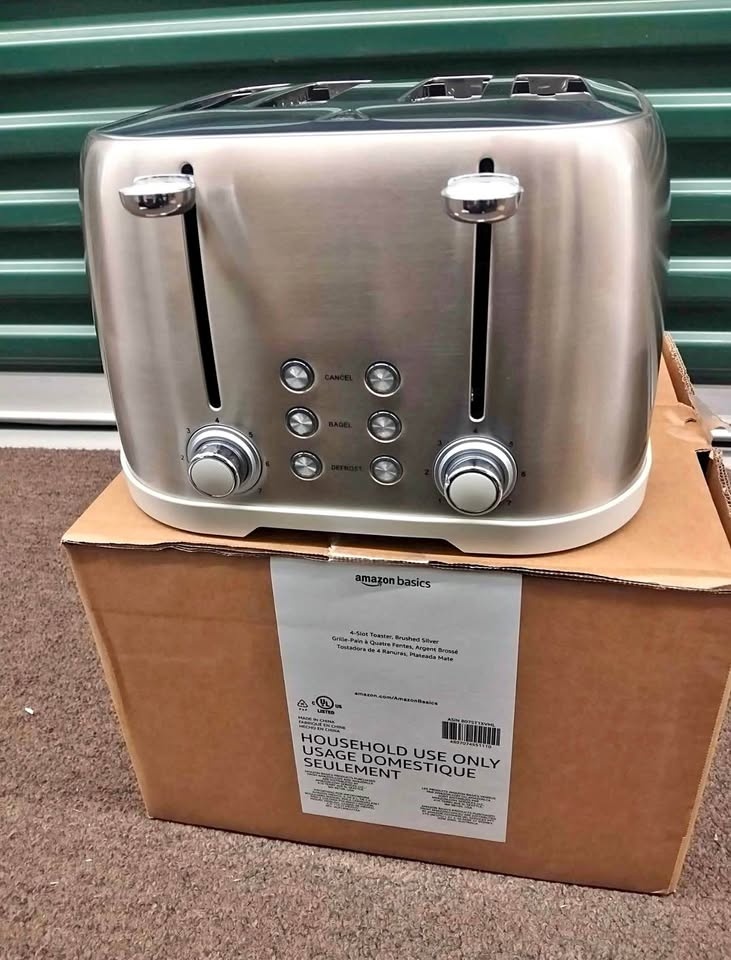 Amazon Basics 4-Slice Toaster Brushed Silver