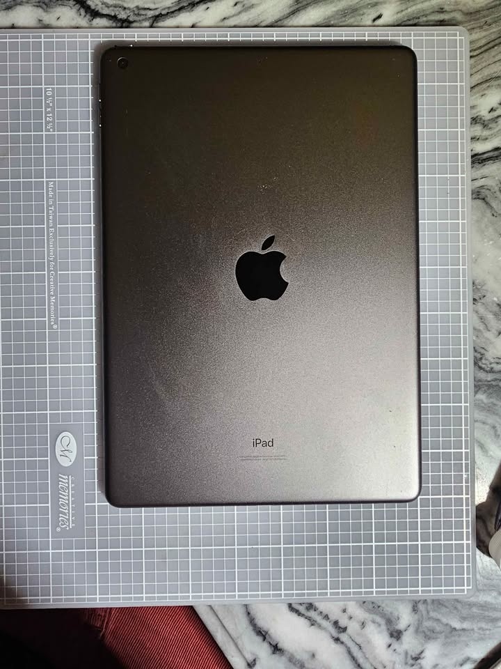 iPad 7th Gen 128GB Space Gray w/ Apple Wireless Keyboard & Stand - photo 4
