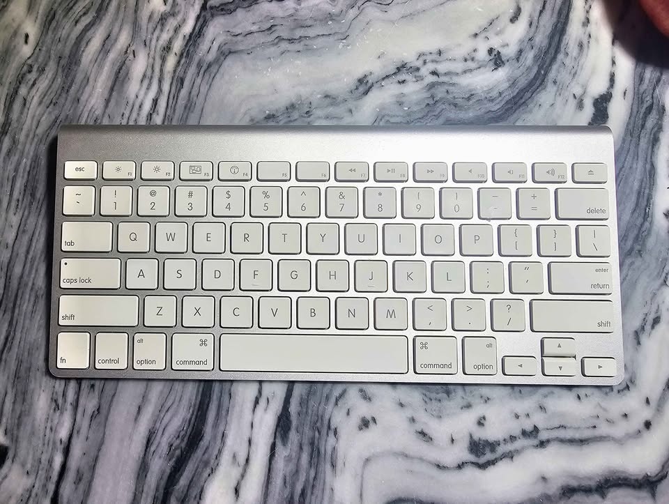 iPad 7th Gen 128GB Space Gray w/ Apple Wireless Keyboard & Stand - photo 5