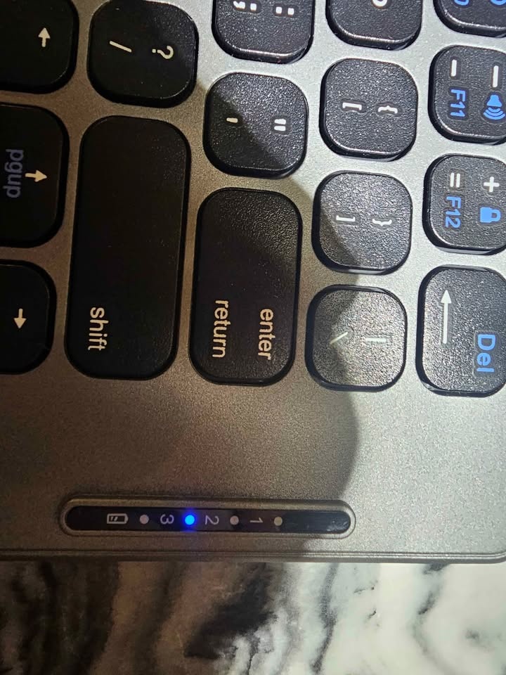 Foldable Pocket Keyboard for 3 Bluetooth Devices - photo 2