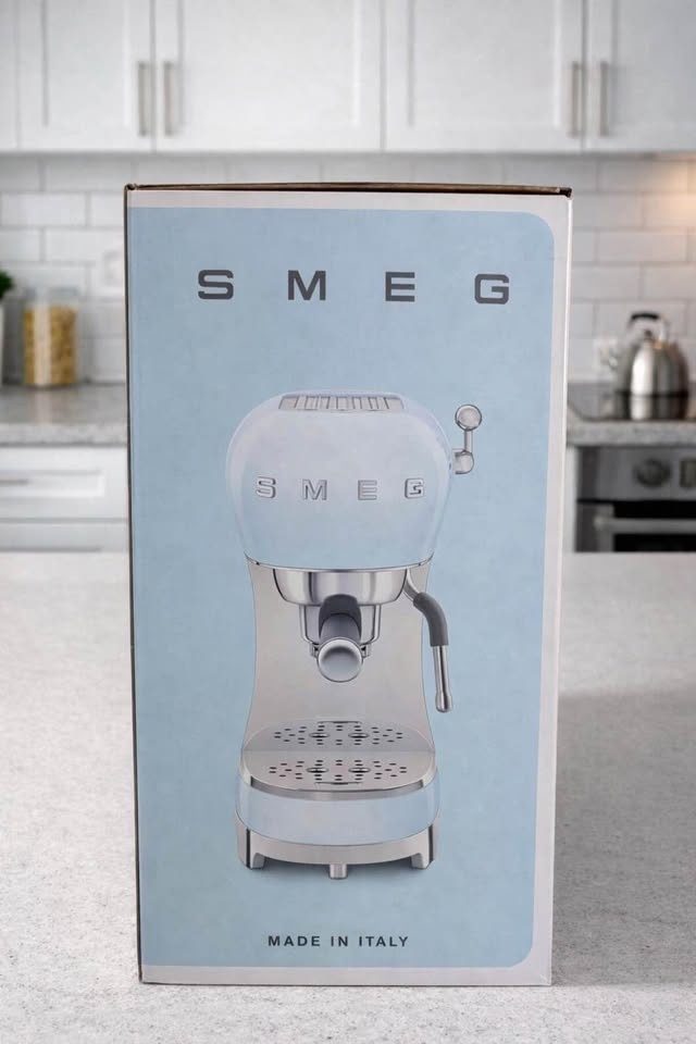 Smeg Espresso Machine Black - manual - with box (ECF02BLEU) - photo 3