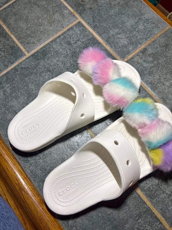 New & Unused!!! Crocs Classic Fur Sure Sandal In White.