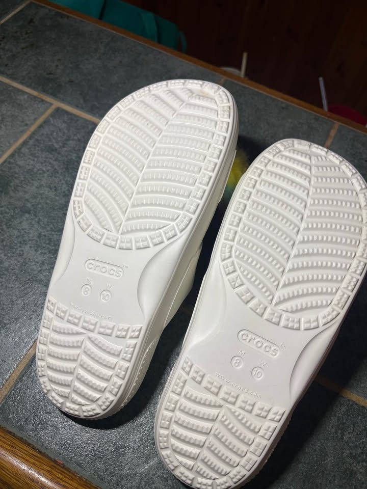 New & Unused!!! Crocs Classic Fur Sure Sandal In White. - photo 4