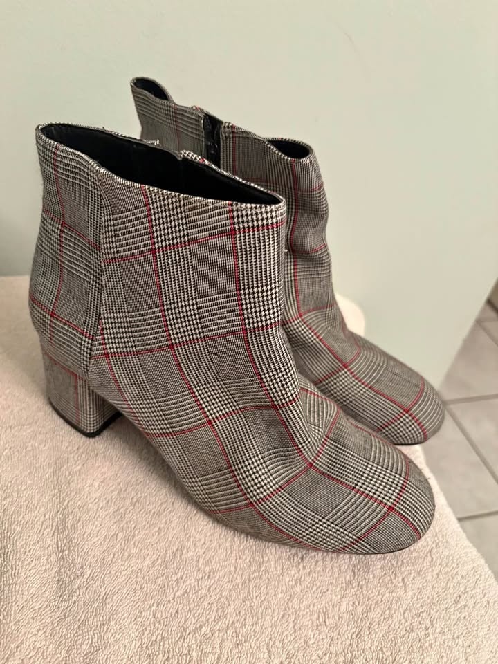 Kelly & Kate Women's Booties