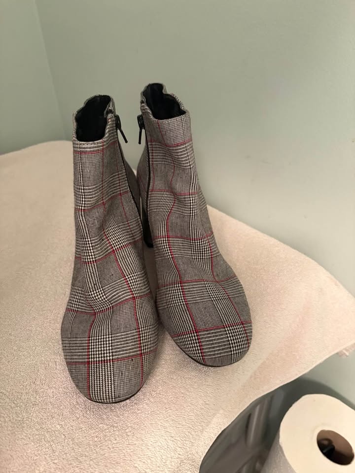 Kelly & Kate Women's Booties - photo 2