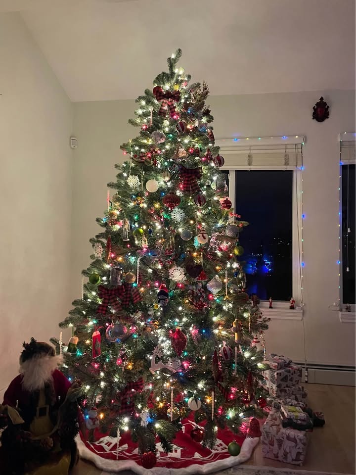 7.5 Pre-lit Christmas Tree - photo 3