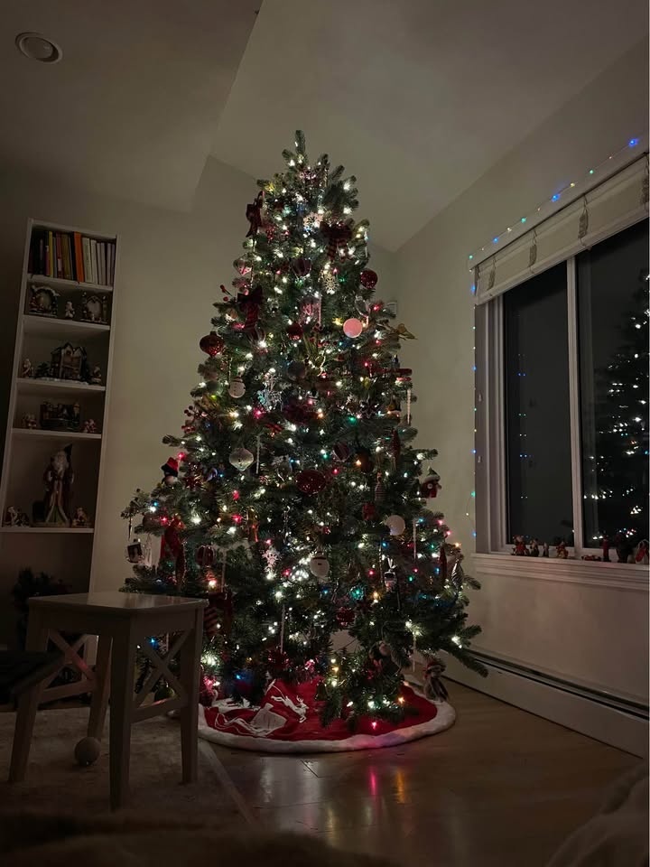 7.5 Pre-lit Christmas Tree - photo 4