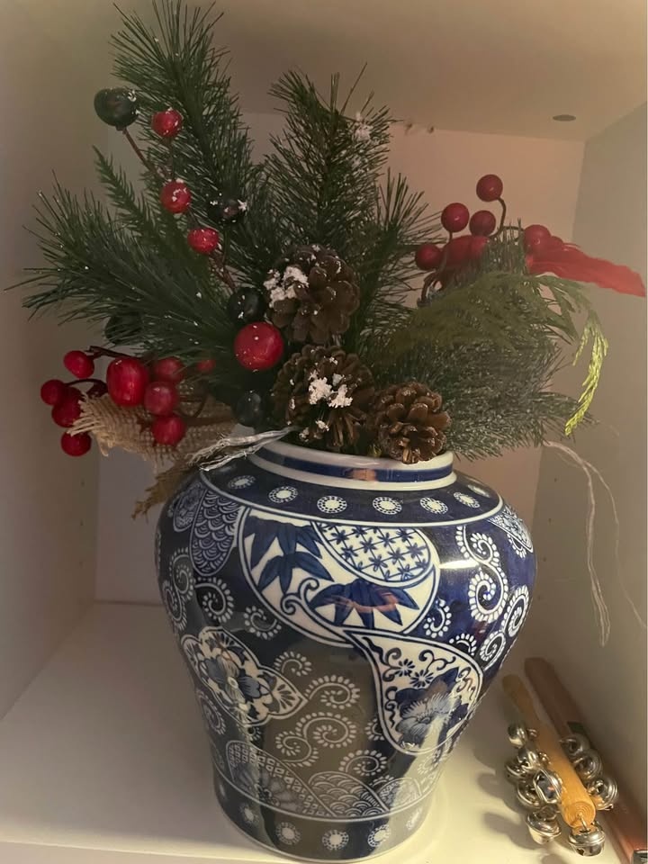 Vintage Chinoiserie Chinese Porcelain Vase - photo 3
