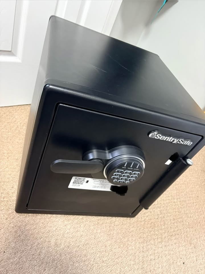 SentrySafe SFW123FTC 1.2 cu.ft. Electronic Fire Safe - photo 5