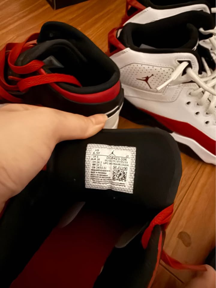 Jordan 1 Mid Gym Red Black Toe - photo 3