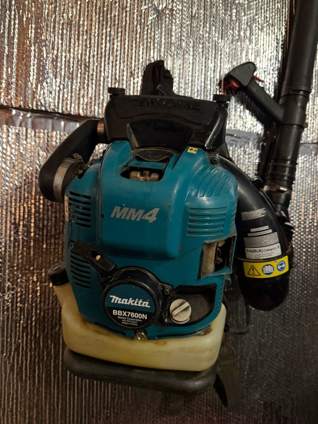Milwaukee Gas Leaf Blower
