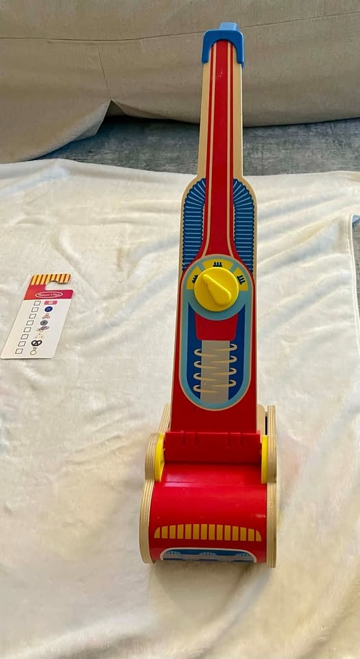 Melissa and Doug Wooden Vacuum - photo 2