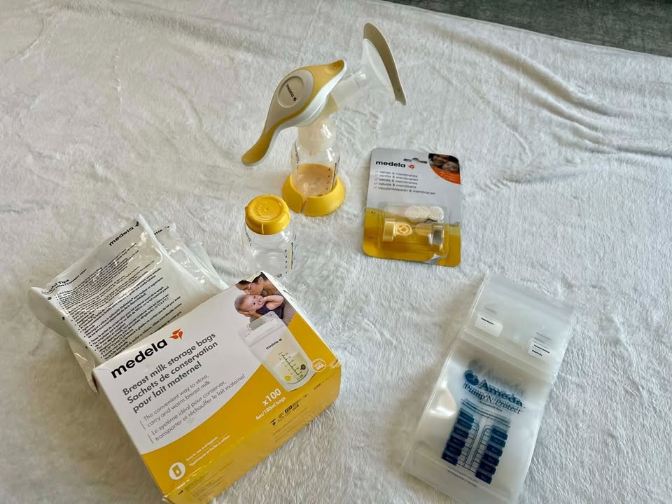 Medela Harmony Manual Extractor & 75 Storage Bags